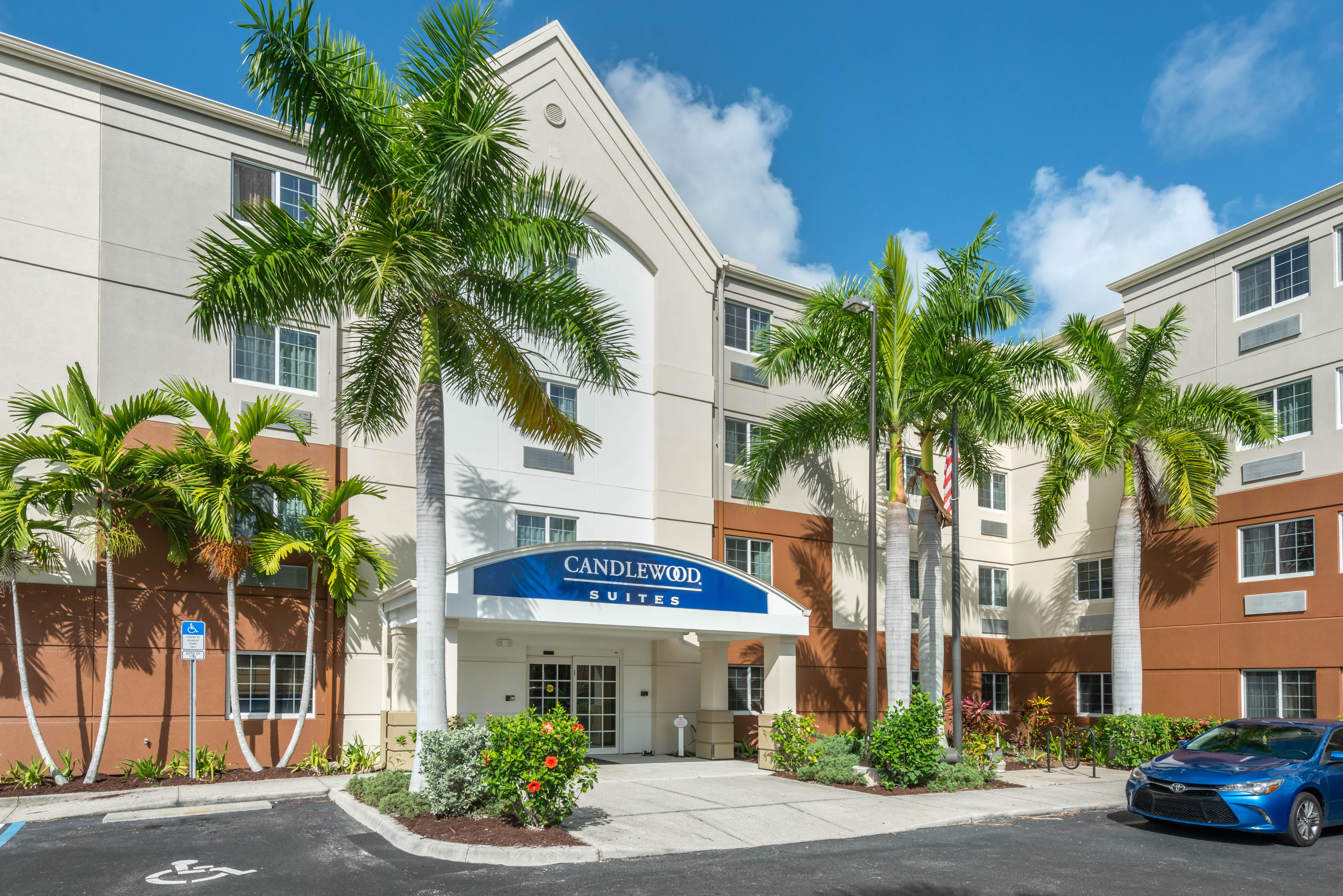 Candlewood Suites Fort Myers/Sanibel Gateway By Ihg Esterno foto
