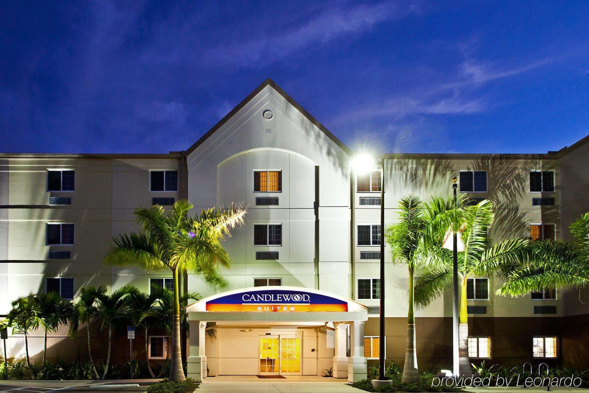 Candlewood Suites Fort Myers/Sanibel Gateway By Ihg Esterno foto